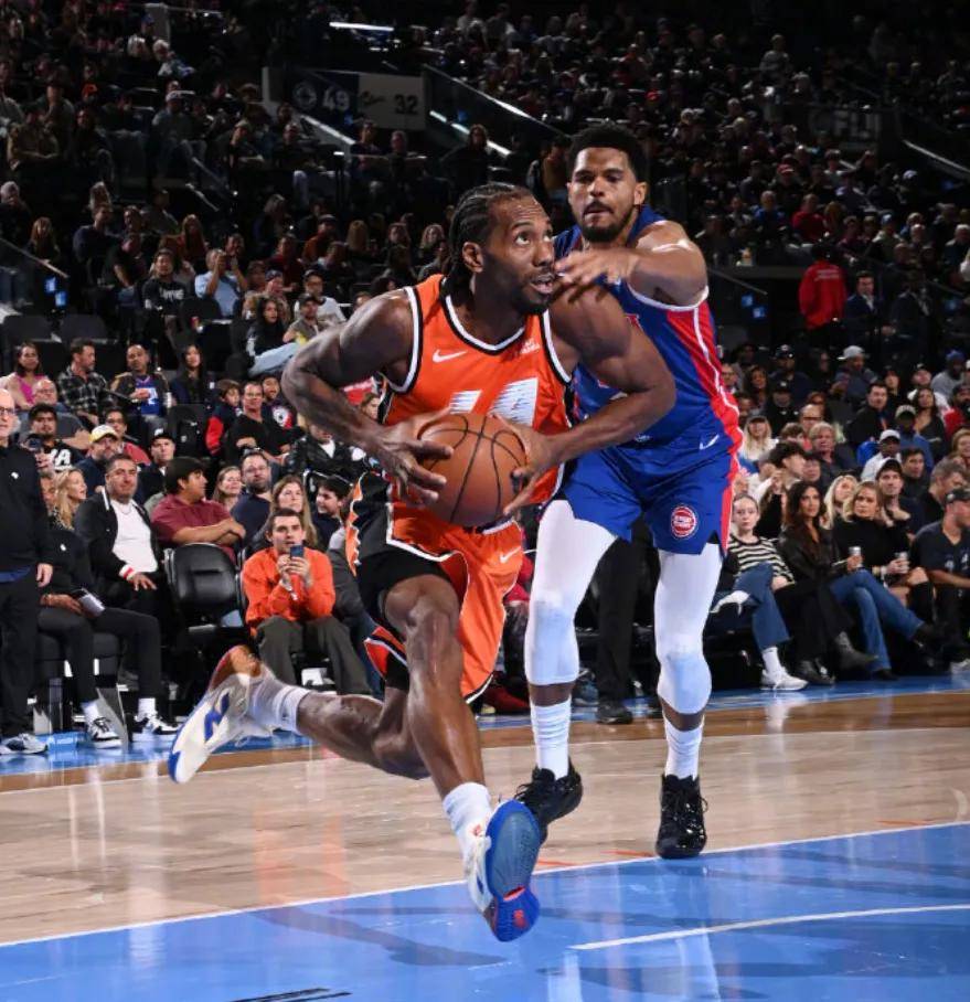 转折点！底特律活塞官宣签约；NBA常规赛今晨攻防权衡；赛场秩序良好；纪律约束更严格的简单介绍