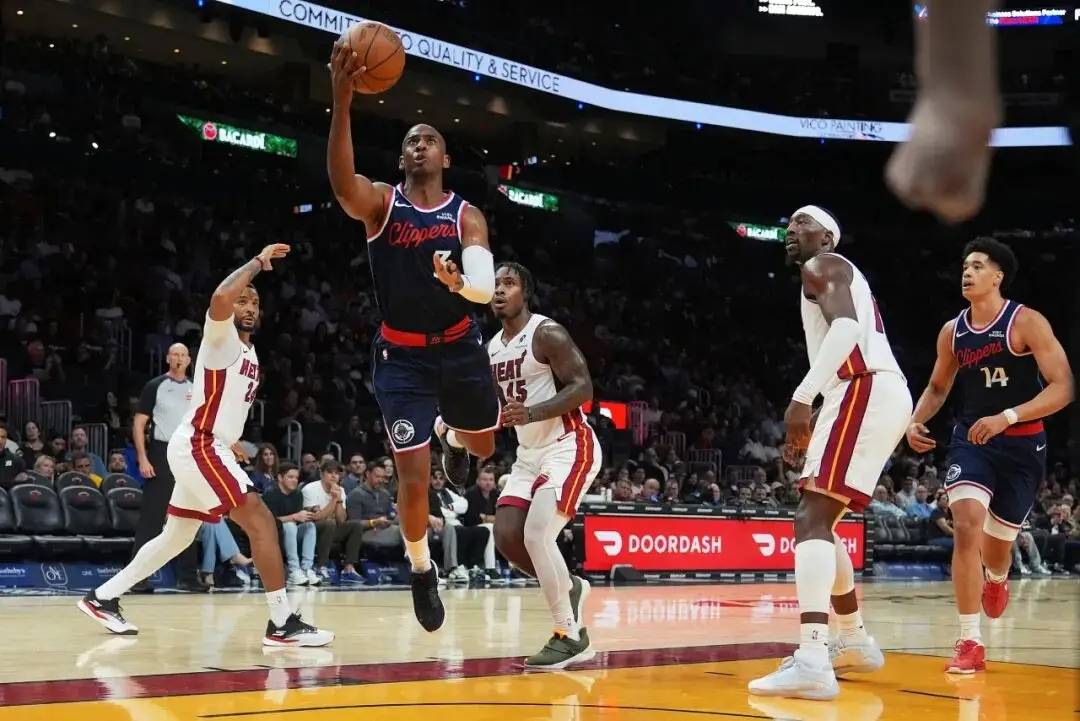 转折点！底特律活塞官宣签约；NBA常规赛今晨攻防权衡；赛场秩序良好；纪律约束更严格的简单介绍