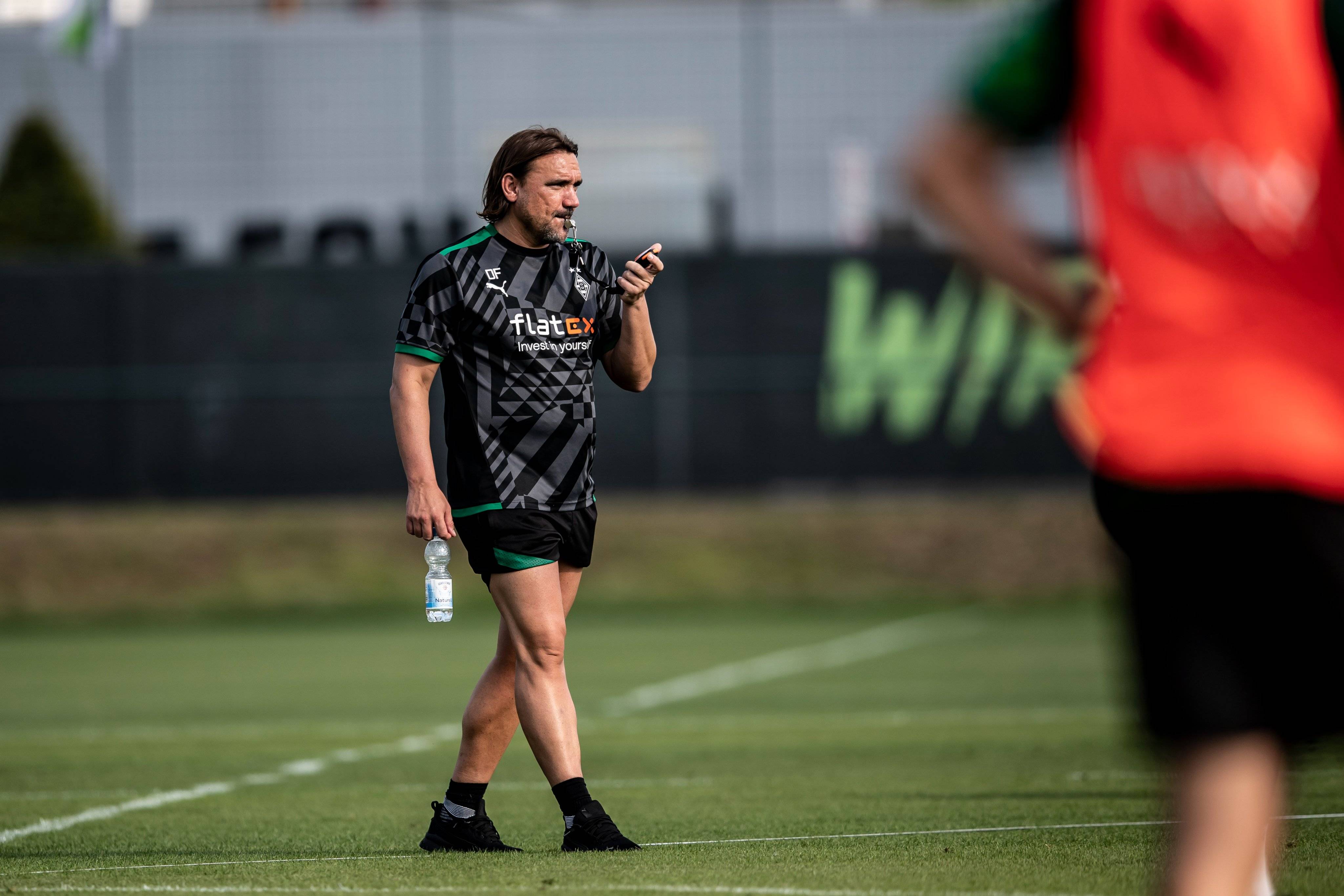 九游体育下载app-赛前门兴格拉德巴赫备战欧篮联，复出首秀细节曝光，气氛紧张，心理建设被强调(范志毅评价武磊特点并祝贺他获得金球奖)