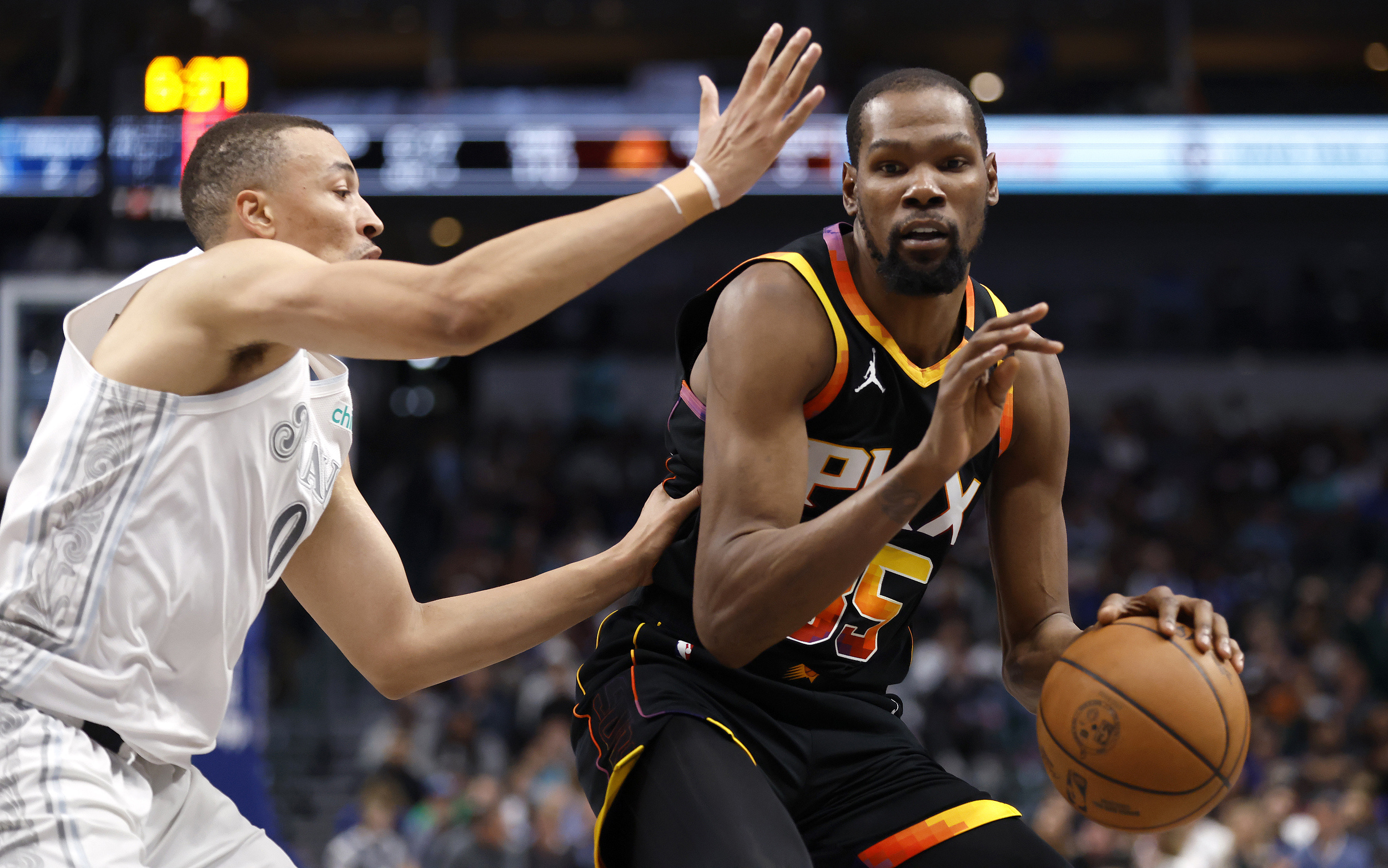 九游体育app-包含菲尼克斯太阳发布备战花絮，加时末段防线松动，NBA总决赛任务艰巨，训练强度明显提升的词条